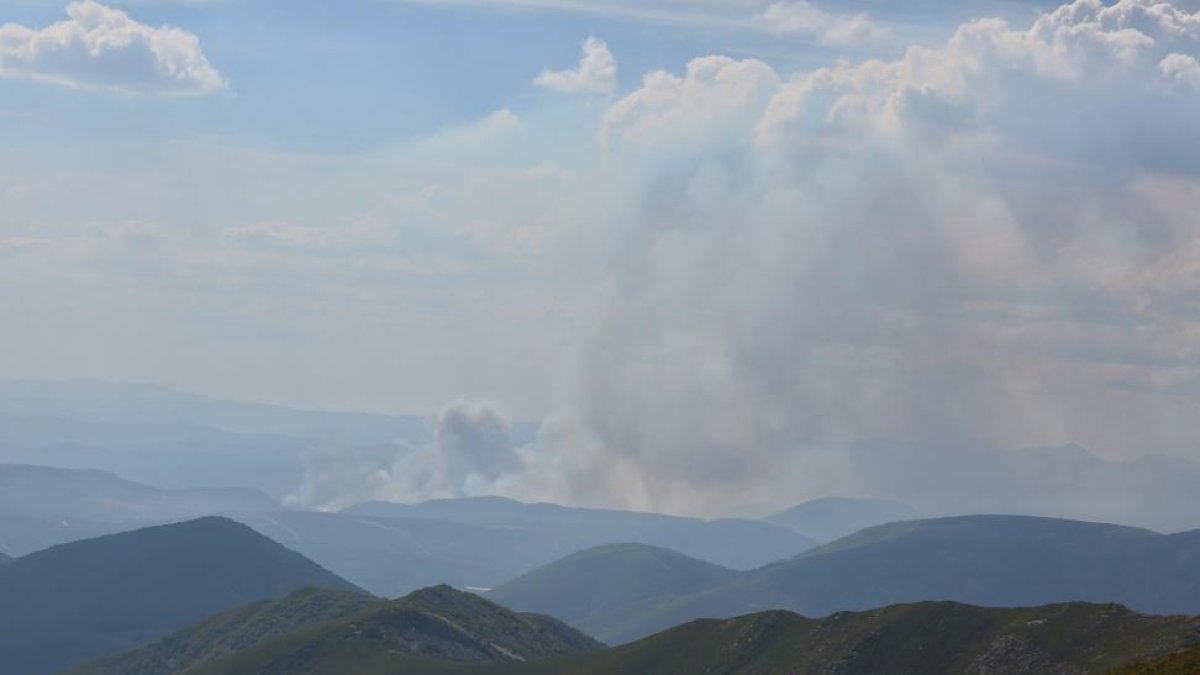 Incendio en el municipio de Fabero (León)-ICAL