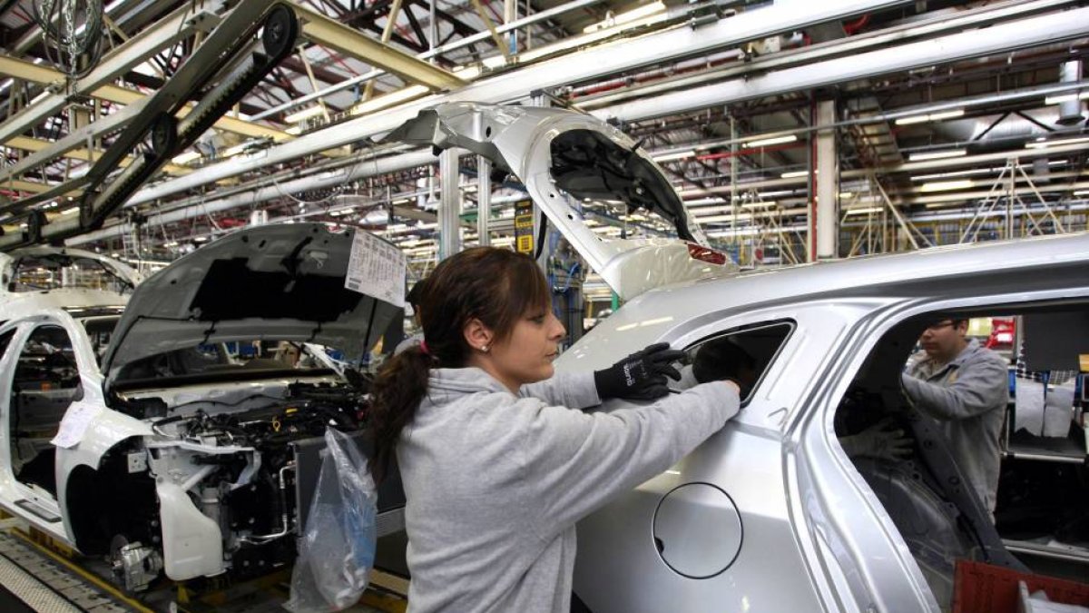 Fabricación del Renault Megáne en la planta de Renault en Villamuriel de Cerrato (Palencia)-Ical