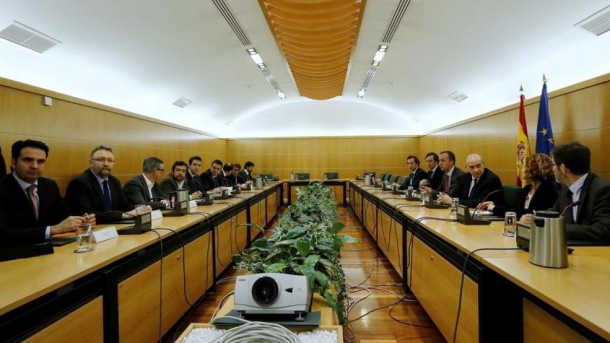 Reunión de la Comisión de Seguimiento del Pacto Antiyihadista que se ha celebrado en la sede del Ministerio del Interior.-/ JUAN MANUEL PRATS
