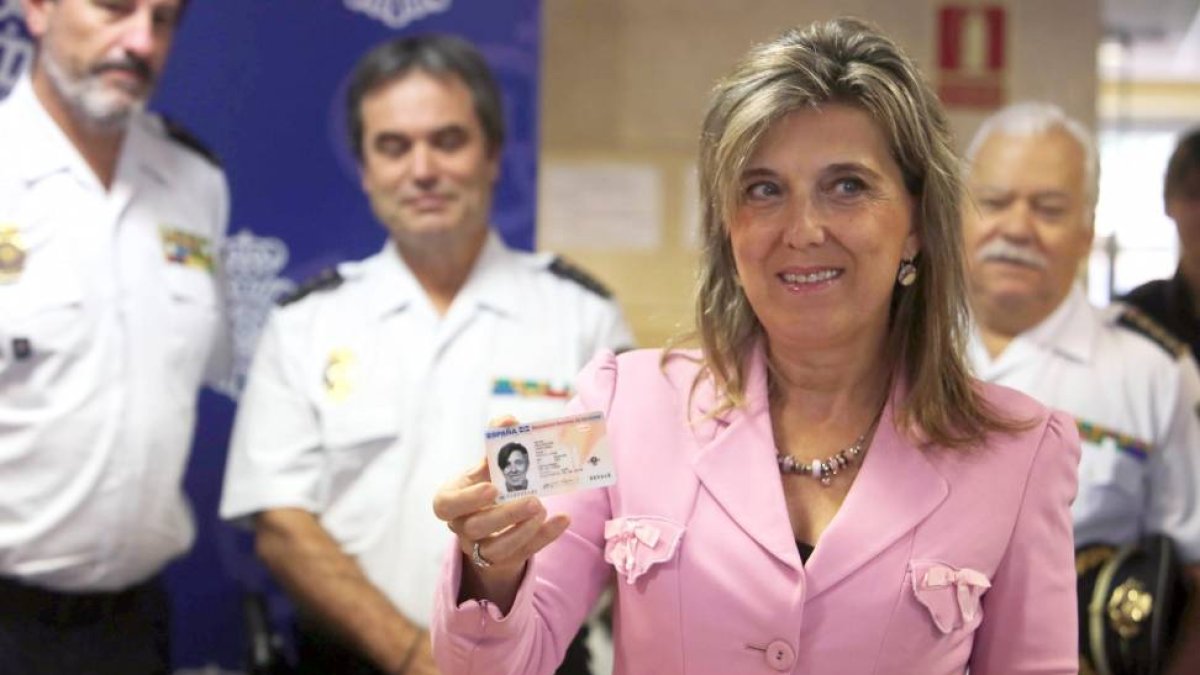 María José Salgueiro Cortiñas participa en el inicio de la expedición del DNI electrónico 3.0.-ICAL