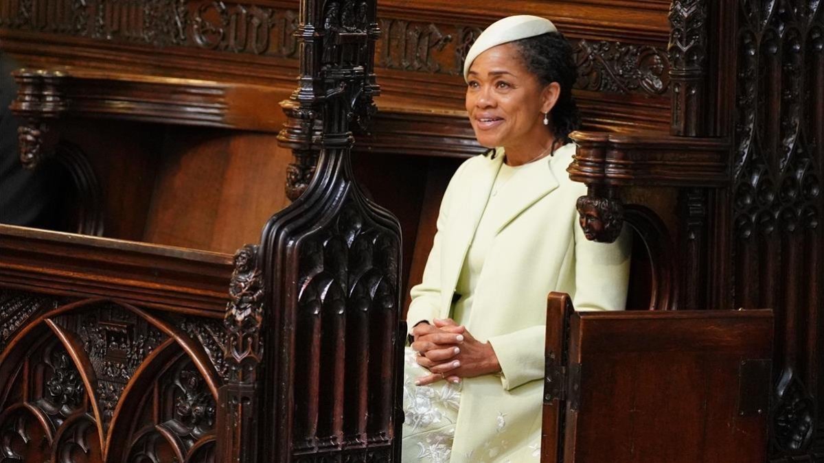 Doria Ragland, en la boda de su hija Meghan Markle con el príncipe Enrique.-EL PERIÓDICO