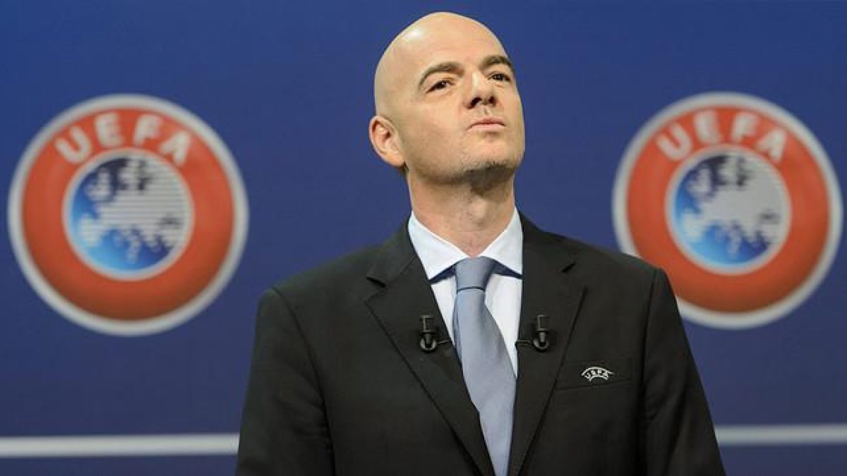 El secretario general de la UEFA, Gianni Infantino, el pasado 18 de de octubre, durante el sorteo para la Eurocopa del 2016 en Nyon (Suiza).-EFE / JEAN-CHRISTOPHE BOTT
