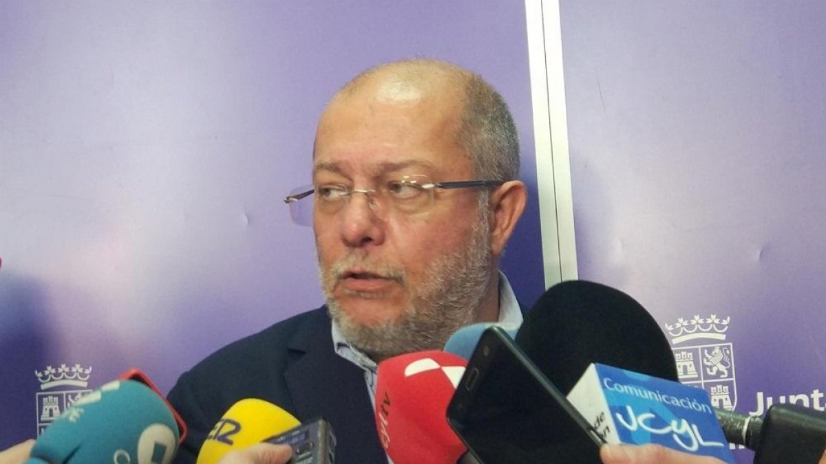 Francisco Igea atiende a los medios. Foto de archivo.-EUROPA PRESS