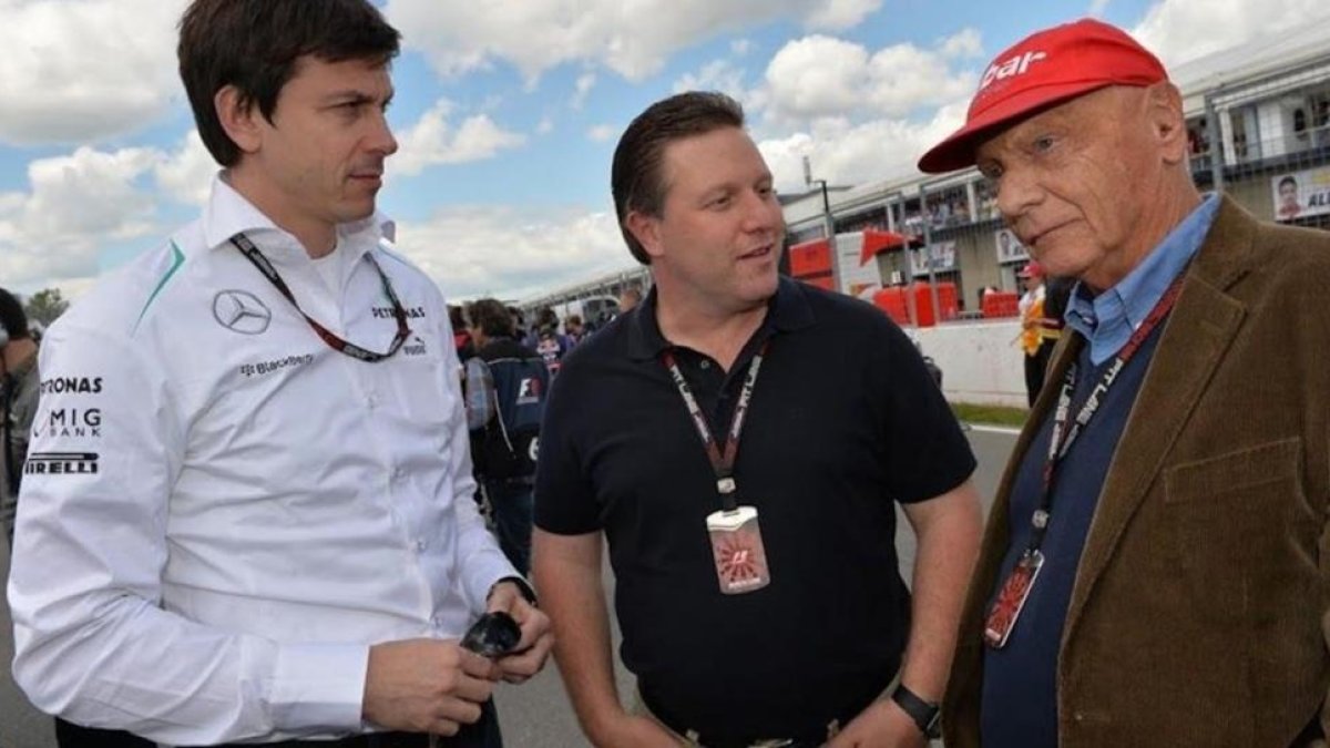 Toto Wolff, Zak Brown y Niki Lauda, en la parrilla de un GP del pasado año.-JOSÉ MARI RUBIO