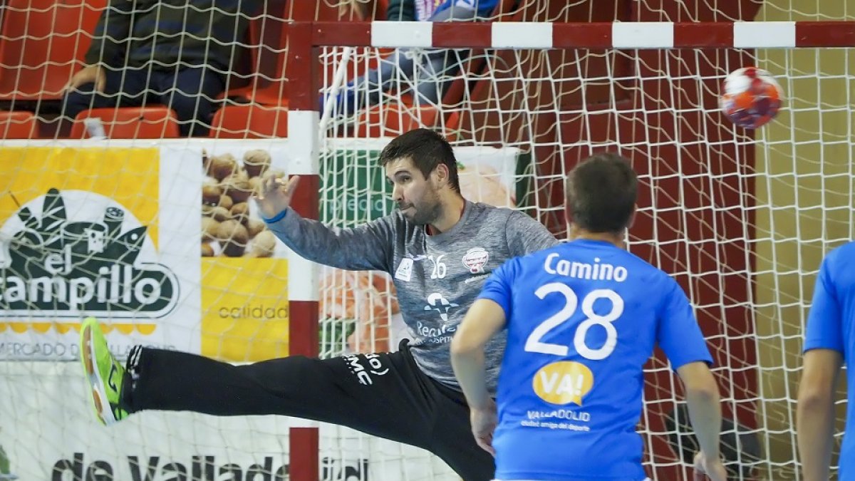 César Pérez en una acción de un partido. / PHOTOGENIC