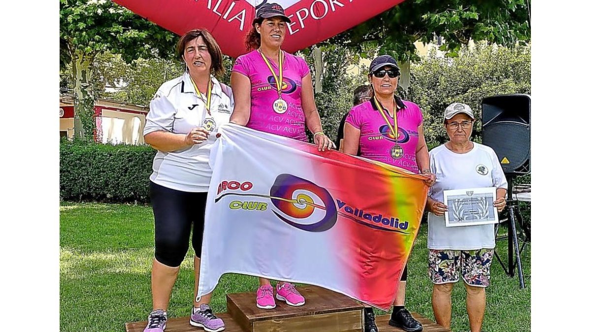 La vallisoletana Ana Alonso en lo más alto del podio.-EL MUNDO