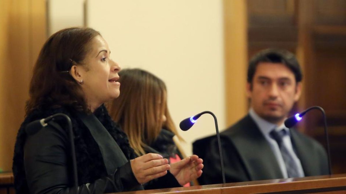 Momento del anterior juicio por la joven dominica presuntamente obligada a ejercer la prostitución en club de Tordesillas.-ICAL