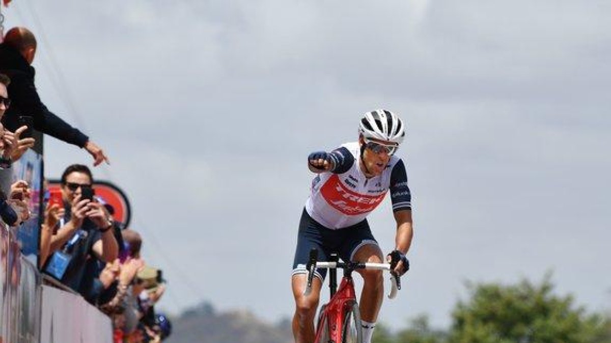 Richie Porte celebra la victoria en Australia.-EFE / EPA/ DAVID MARIUZ
