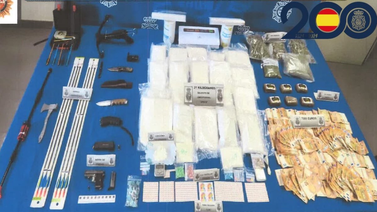 Droga incautada al detenido.- POLICÍA NACIONAL