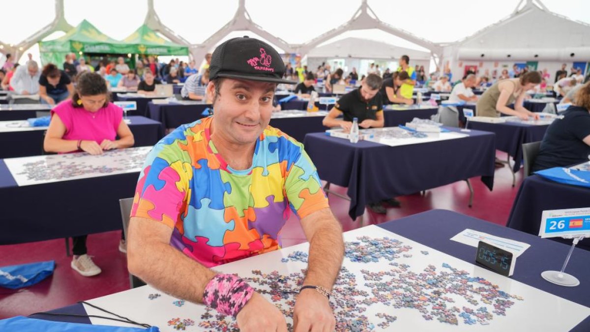 Campeonato del mundo de puzzles en la Cúpula del Milenio de Valladolid. J. M. LOSTAU