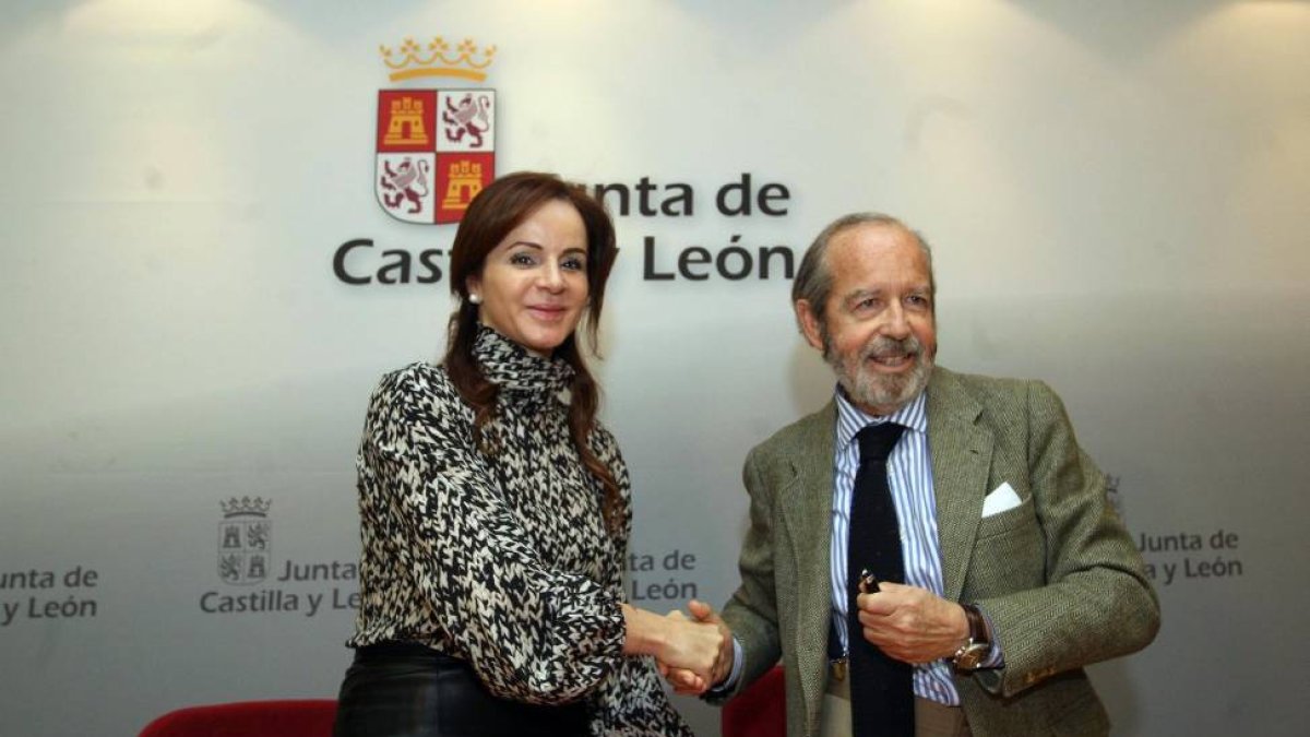 La consejera de Agricultura y Ganadería, Silvia Clemente, y el presidente de Fertiberia, Francisco de la Riva, firman un convenio de colaboración en I+D+i-Ical