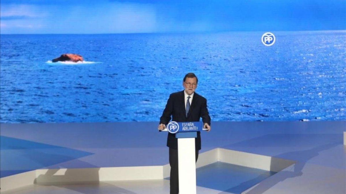 http://estaticos.elperiodico.com/resources/jpg/8/1/icoy37233824-cospedal-rajoy-cifuentes170210171328-1486743403918.jpg-JUAN MANUEL PRATS