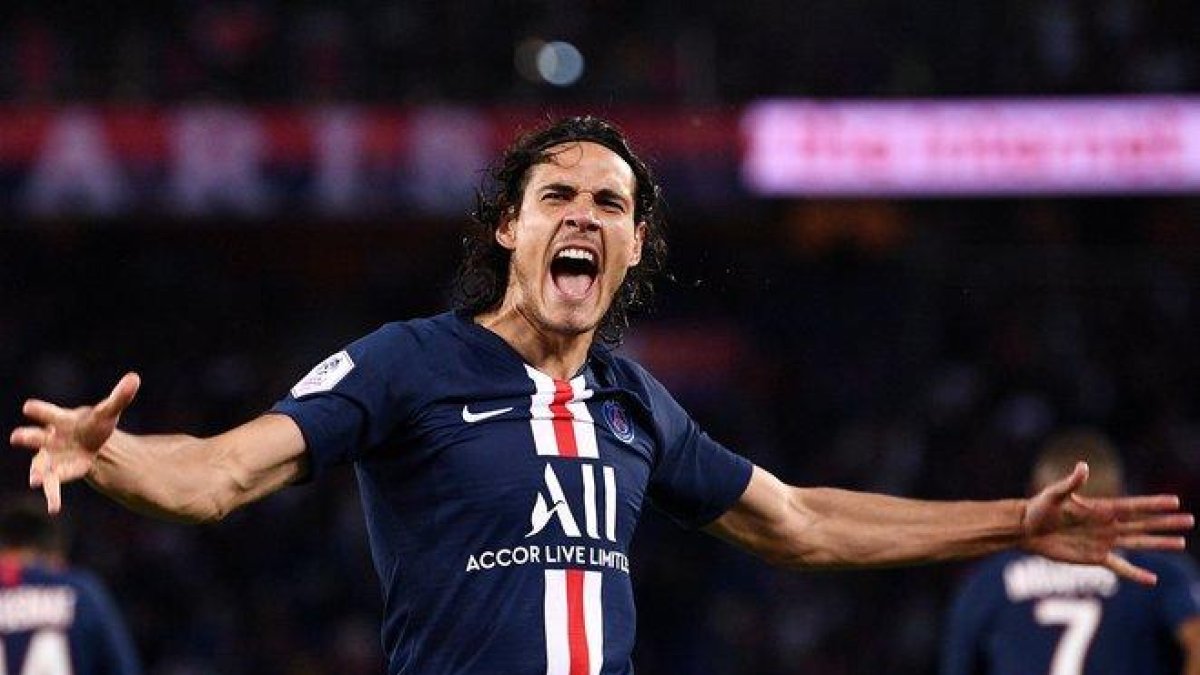 Cavani, durante un partido con el PSG.-FRANCK FIFE / AFP
