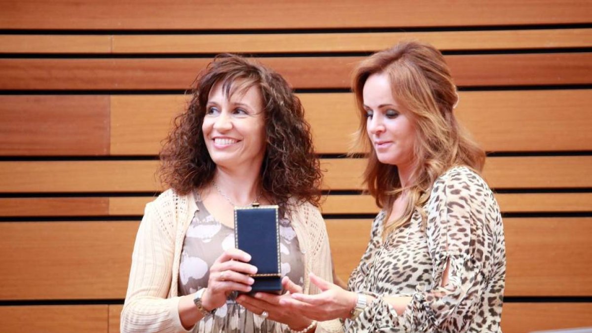 La procuradora popular Marta Maroto toma posesión de su cargo durante el Pleno de las Cortes de Castilla y León-Ical