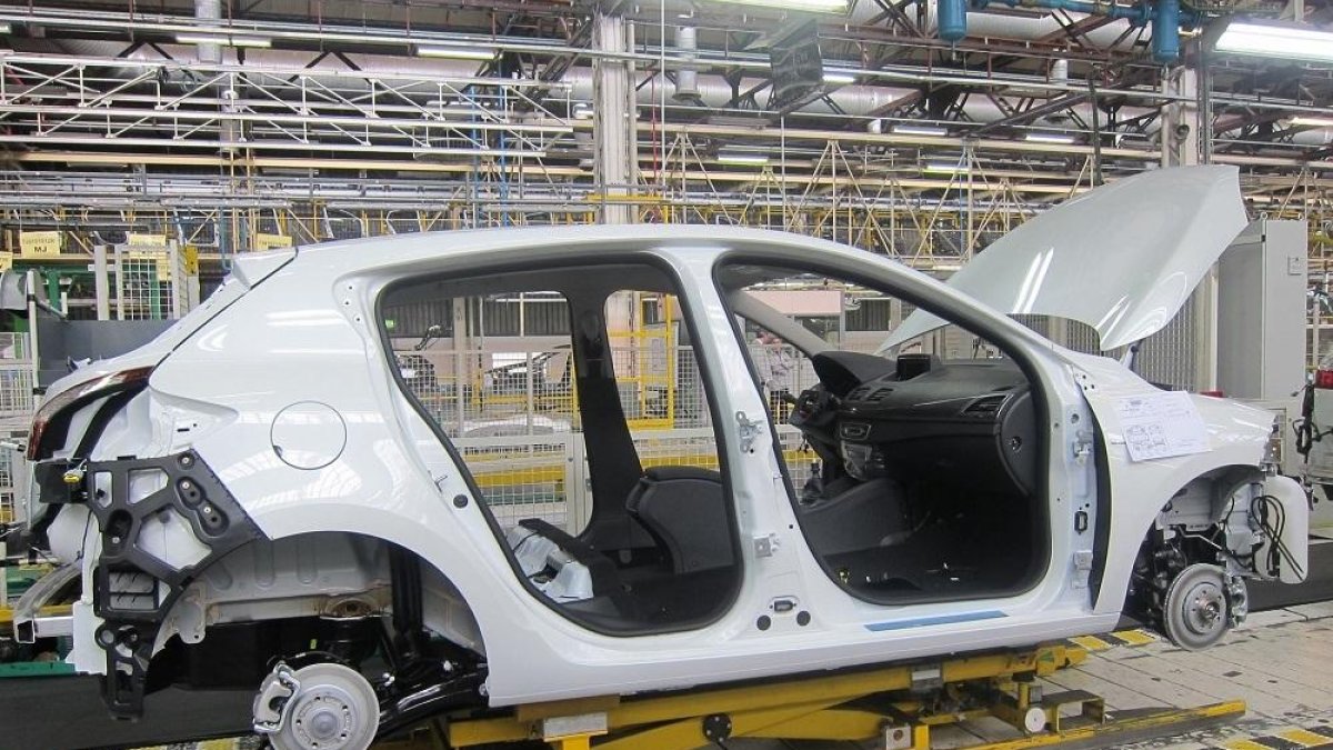Automóvil en la Factoría de Motores de Renault de Valladolid.- E.M.