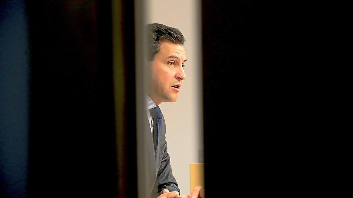 El portavoz del PP en las Cortes, Raúl de la Hoz, durante su comparecencia.-ICAL
