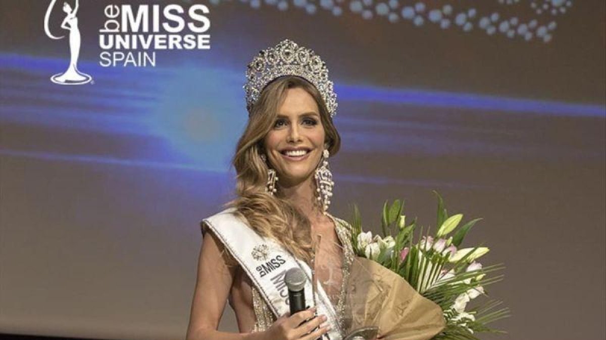 Ángela Ponce, con su flamante corona.-EL PERIÓDICO (INSTAGRAM)