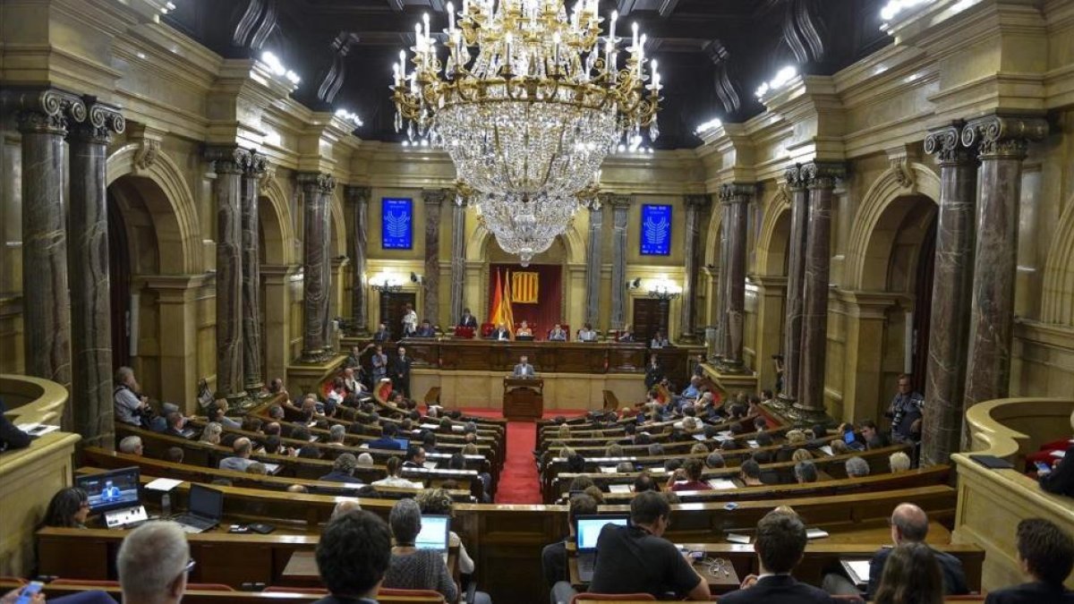 Pleno del Parlament en el que se aprobó la ley de transitoriedad, el pasado 7 de septiembre.-FERRAN SENDRA
