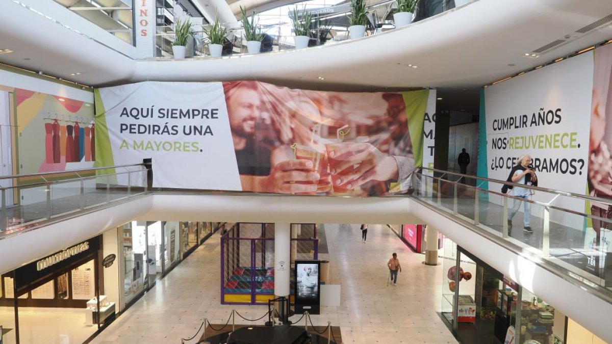 Cartel de reforma para las nuevas aperturas en Vallsur. -PHOTOGENIC