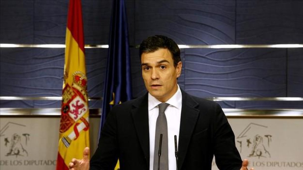 El secretario general del PSOE, Pedro Sánchez, en una rueda de prensa reciente en el Congreso.-JUAN MANUEL PRATS