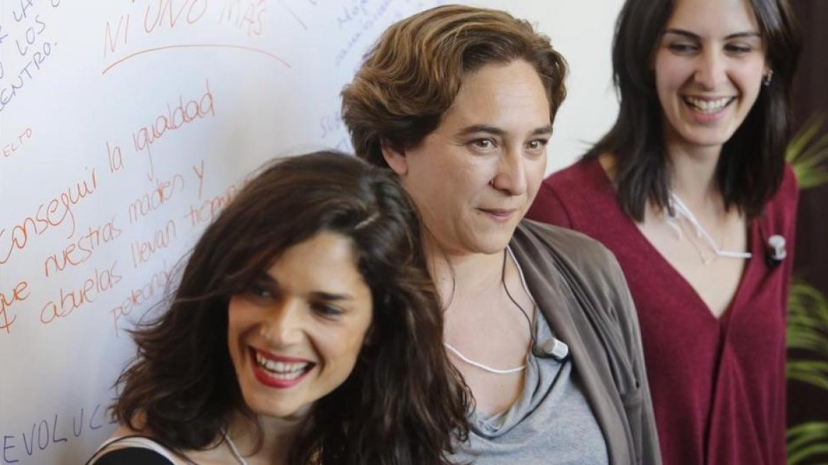 Clara Serra, Ada Colau y Rita Maestre, durante un acto de la campaña del 26-J en Madrid.-AGUSTIN CATALAN