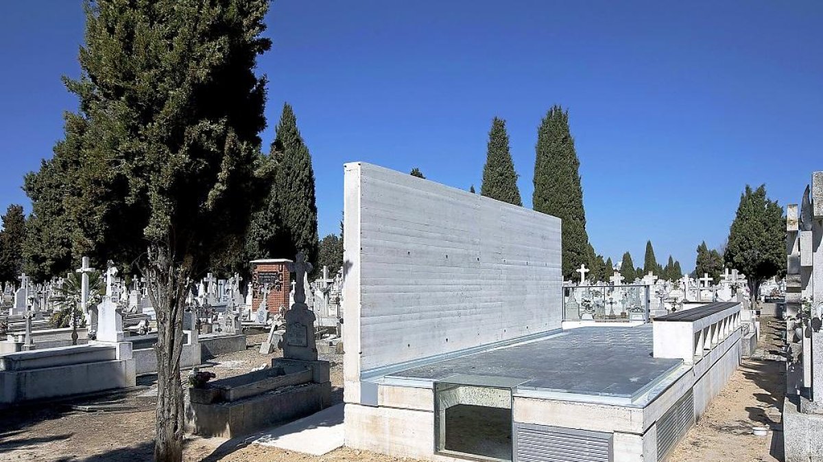Memorial a los Represaliados en el cementerio del Carmen, aún por terminar.-MIGUEL ÁNGEL SANTOS / PHOTOGENIC