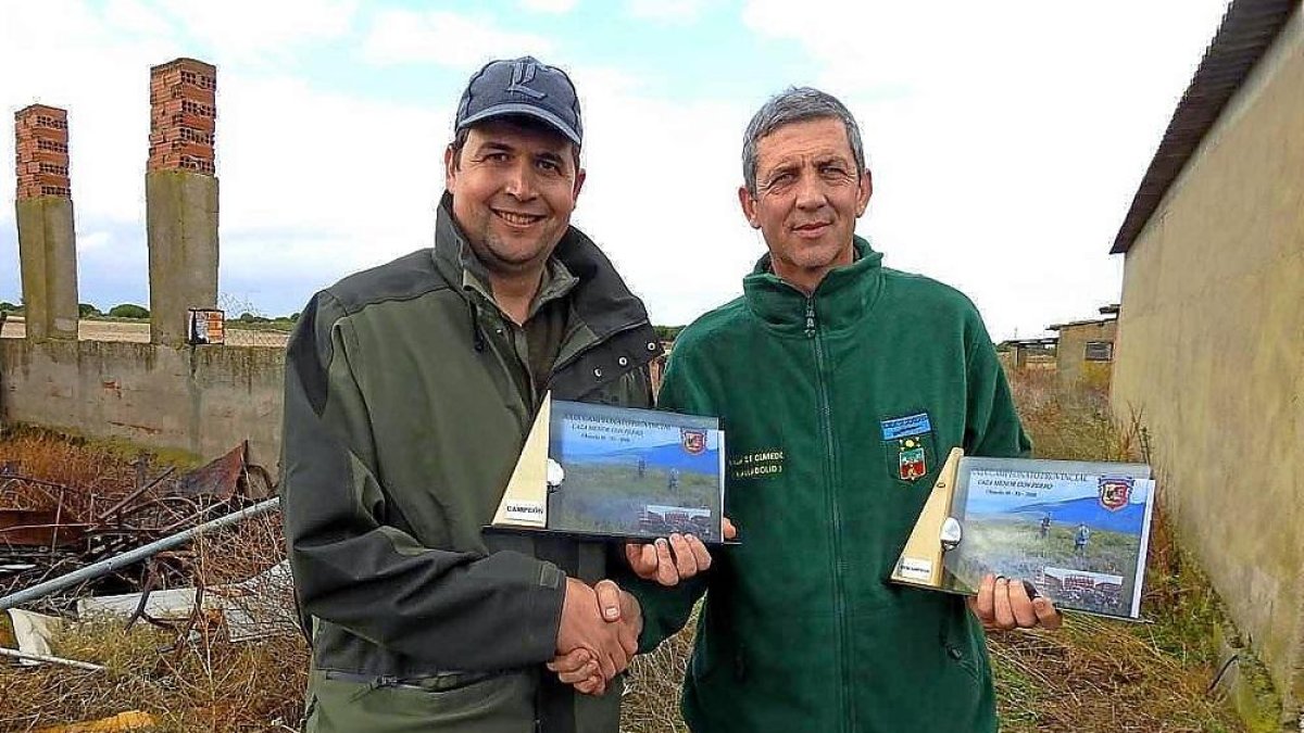 Enrique Moyano y Gerardo Capa, ayer tras disputarse el Provincial.-L. FUENTE