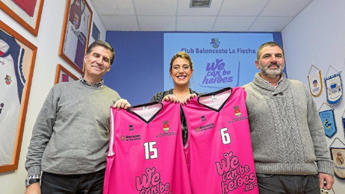 Ana del Fraile (We Can Be Heroes), entreRoberto González (La Flecha) y Domingo Cano (UVa).-M. Á. Santos