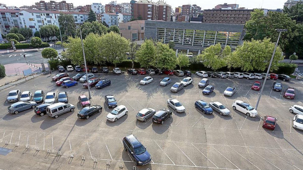 Aparcamiento del Río Hortega donde se levantará el Campus de la Justicia.-PABLO REQUEJO (PHOTOGENIC)