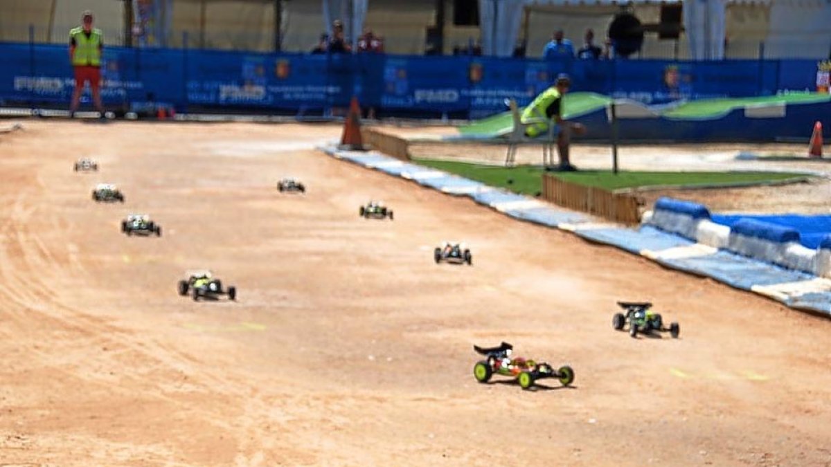 Los coches dejaron una jornada apasionante en el circuito de Terradillos.-E. M.