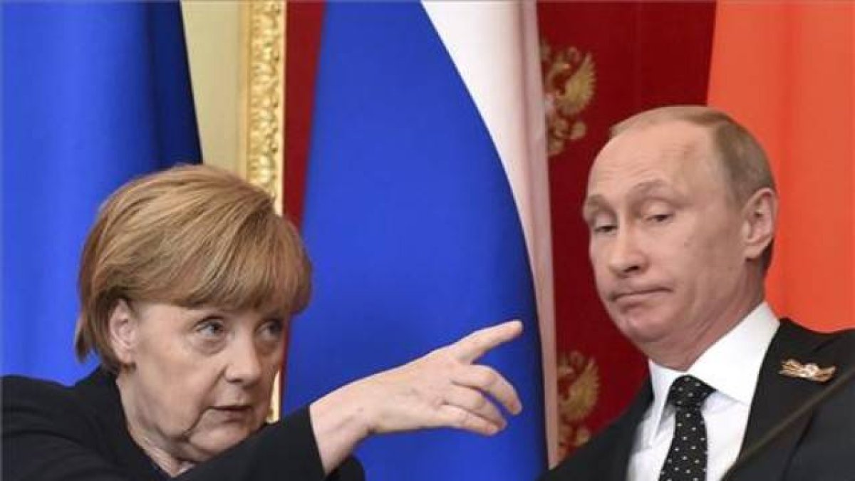 Los líderes de Rusia y Alemania han mantenido una rueda de prensa conjunta este domingo en el Kremlin.-Foto: POOL / AP