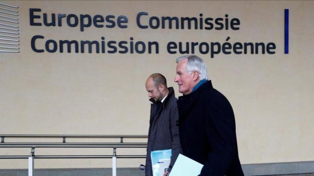 Michel Barnier, a su llegada este lunes a la sede de la Comisión en Bruselas.-REUTERS/ FRANCOIS LENOIR