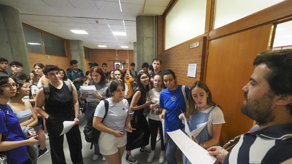 Segunda convocatoria de la EBAU en el aulario de Valladolid.- PHOTOGENIC