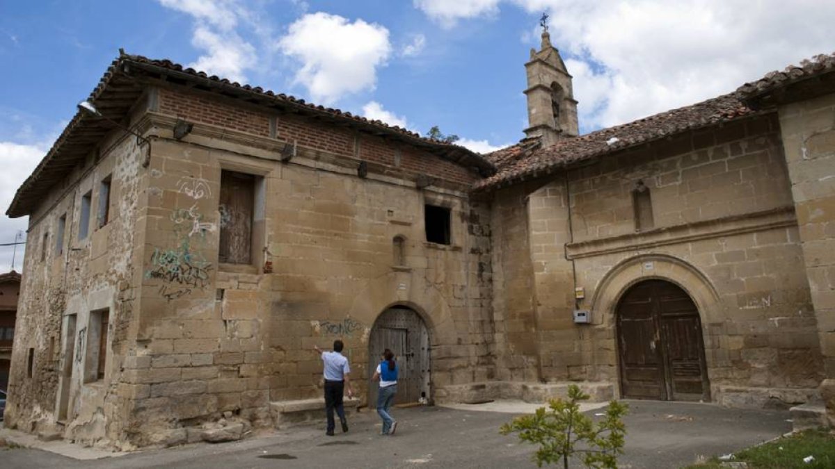 Antiguo hospital de San Juan Evangelista en la Puebla de Arganzón.-ICAL