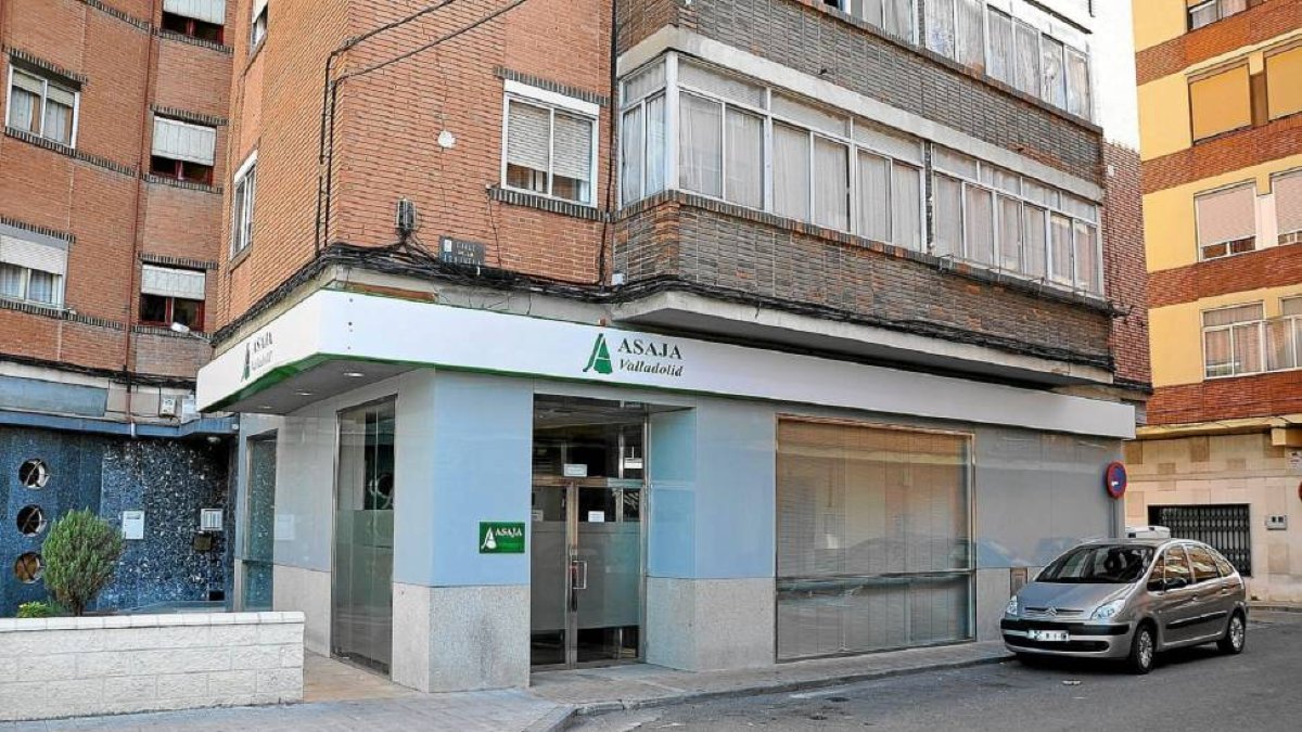 Entrada a las oficinas de la organización agraria Asaja en la calle Adajuela en la localidad vallisoletana de Medina del Campo-Santiago G. del Campo