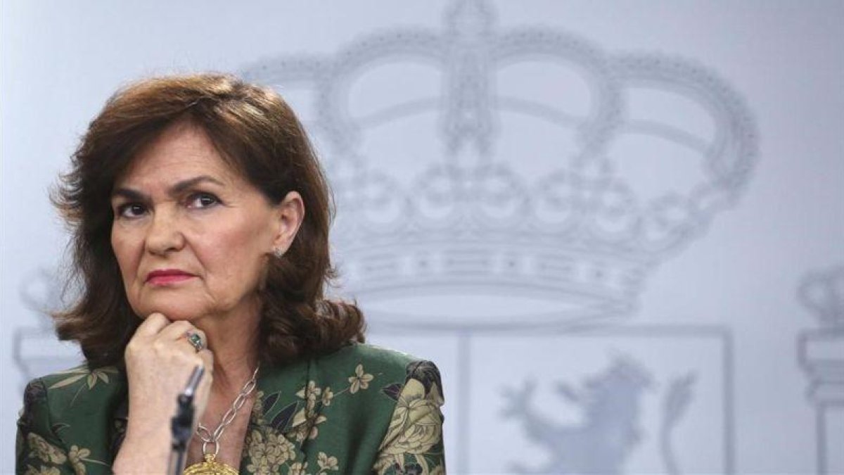 La vicepresidenta, Carmen Calvo, este viernes tras el Consejo de Ministros.-DAVID CASTRO