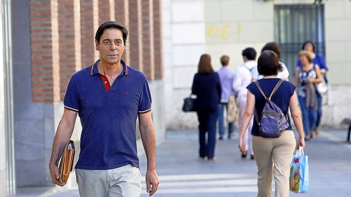 Lino Rodríguez a la entrada de los juzgados, en una imagen de archivo.- E.M.