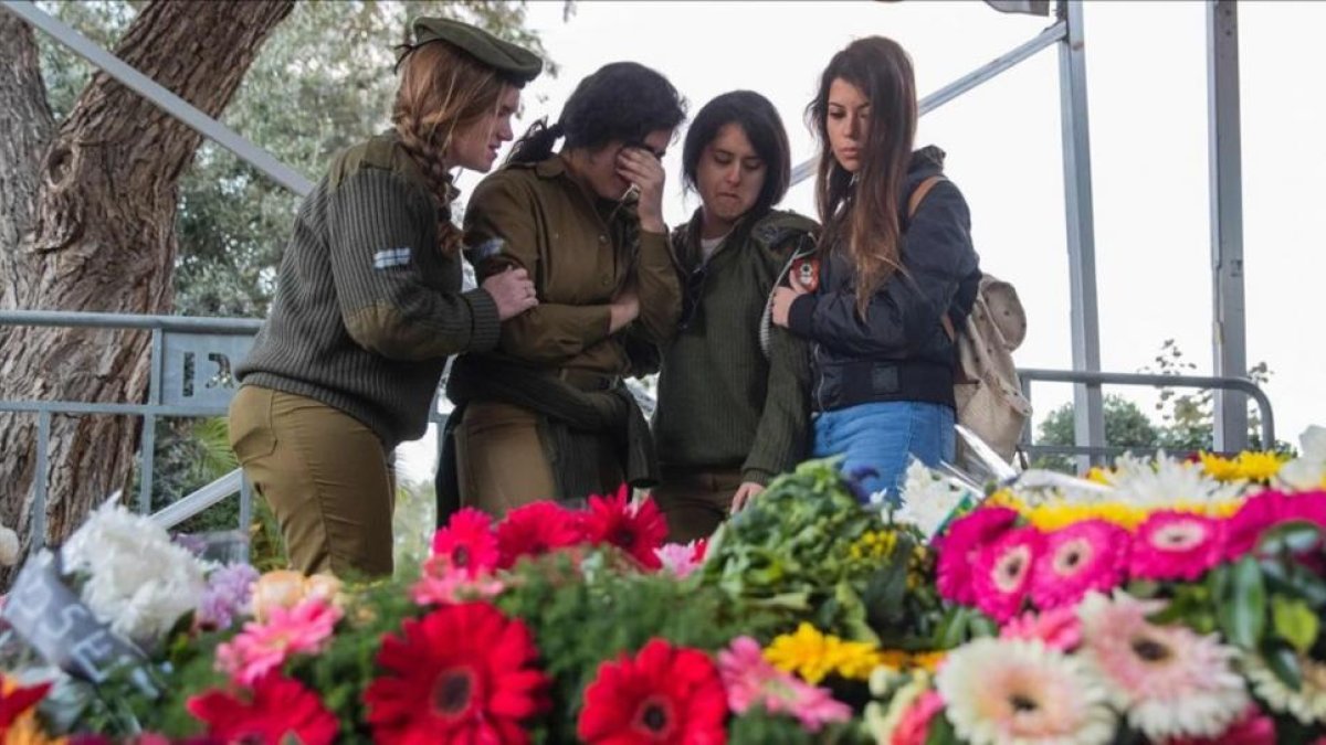 Familiares lloran al soldado de 20 años Yael Yekutiel.-AFP / JACK GUEZ