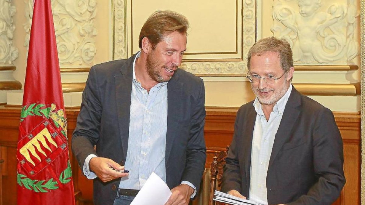 Puente y Saravia durante la presentación de la propuesta sobre la Ciudad de la Justicia.-J. M. Lostau