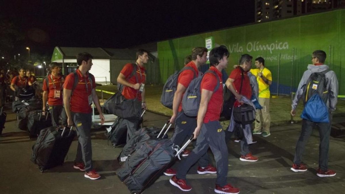 Llegada de los deportistas españoles a la Villa Olímpica de Río.-EFE / FERNANDO MAIA