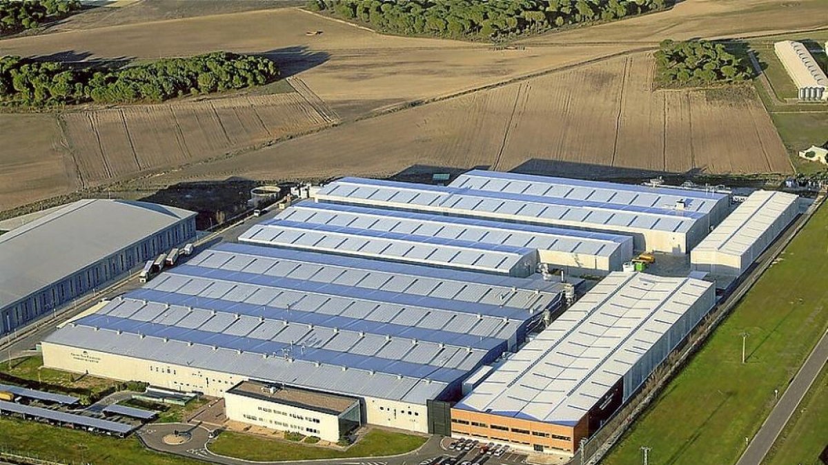 Vista panorámica de la planta de San Cayetano  de Aldeamayor,  con una superficie de 39.000 metros cuadrados.-E. M.