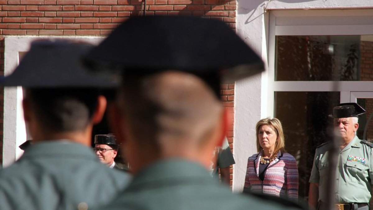 La delegada del Gobierno en Castilla y León, María José Salgueiro, asiste al acto de toma de posesión del mando del Sector de Tráfico de la Guardia Civil de la Comunidad, el teniente coronel Rafael Aparicio Azcárraga.-ICAL