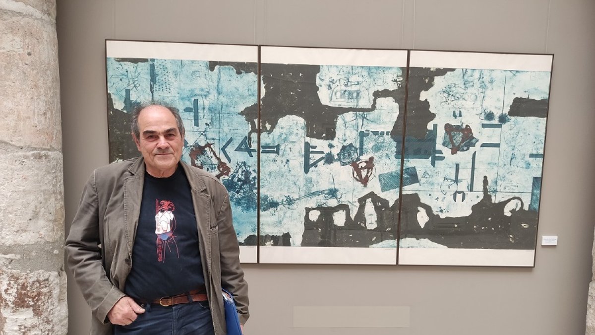 Valverde junto a 'Strange atractors'