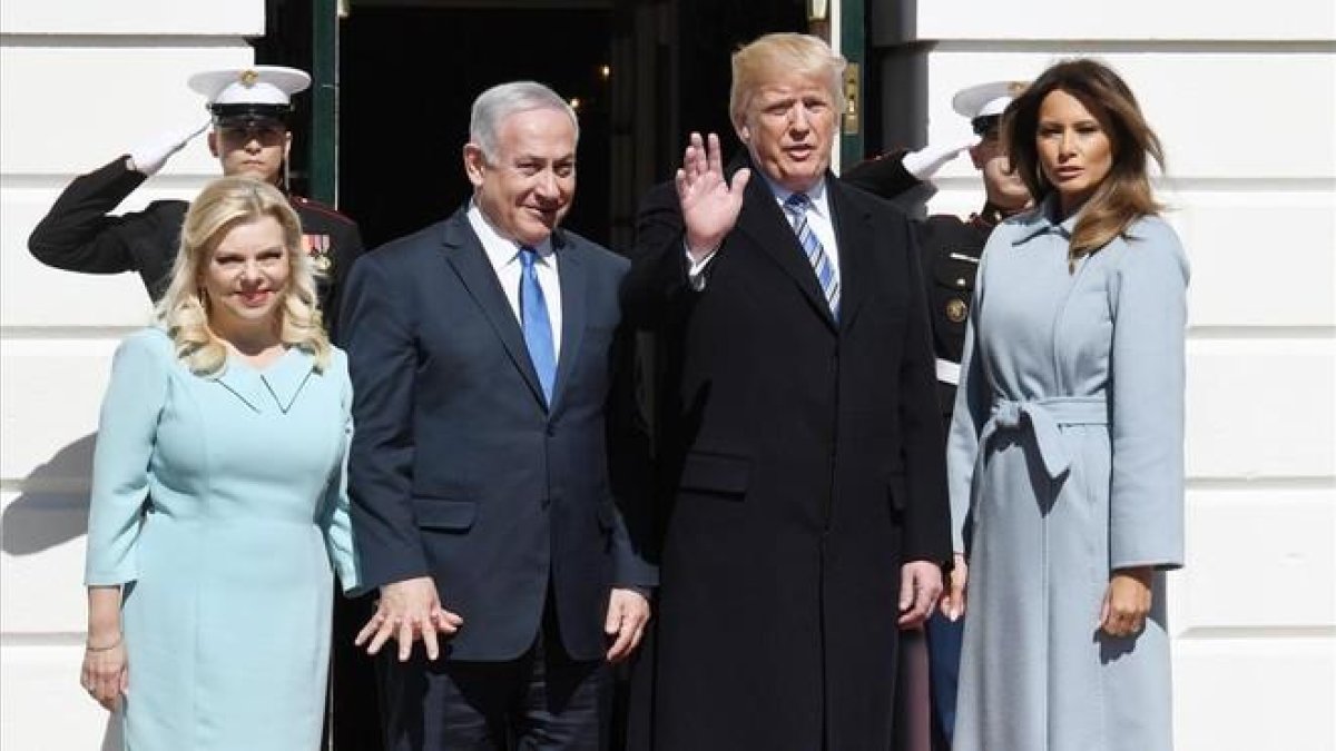 Trump y Netanyahu, con sus respectivas esposas, en marzo del 2018 en Washington.-OLIVIER DOULIERY / POOL