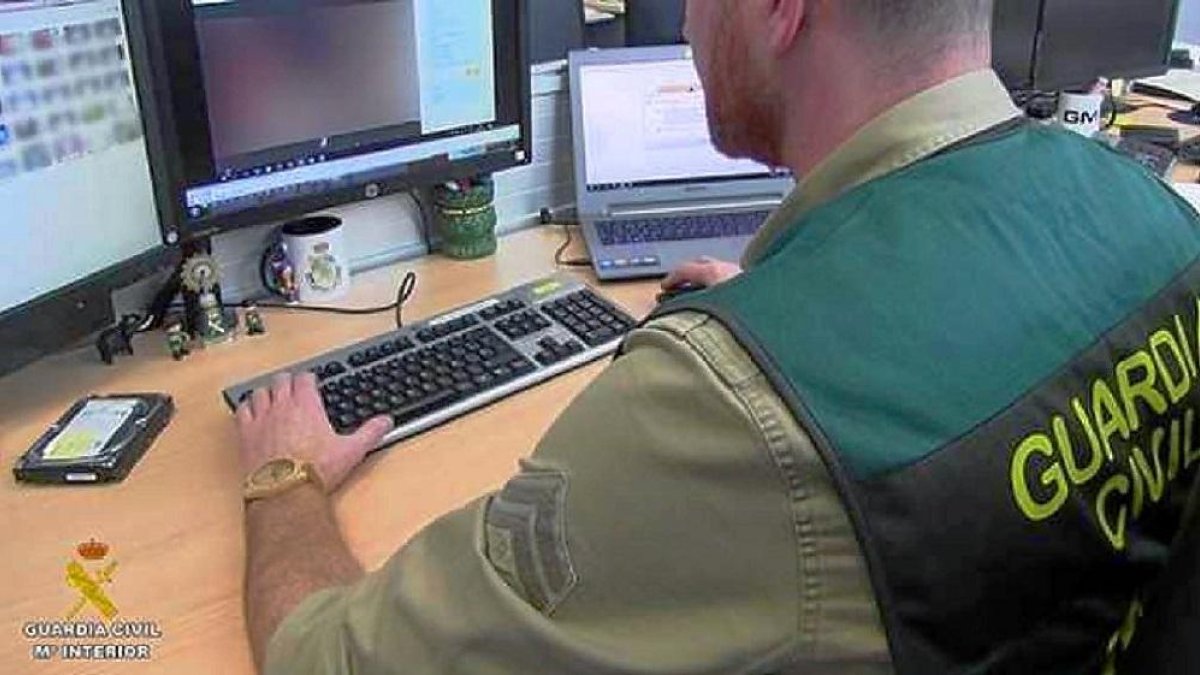 Agente de la Guardia Civil especializado en delitos telemáticos.-E. M.