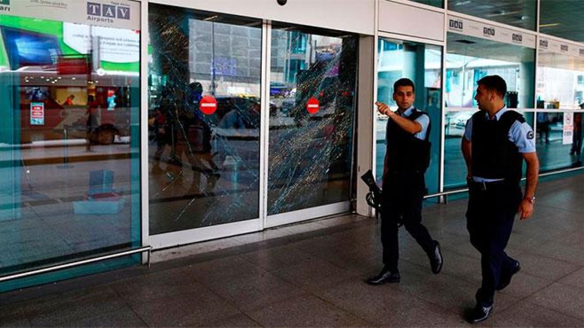 El aeropuerto de Estambul intenta recuperarse tras el sangriento atentado-REUTERS / OSMAN ORSAL