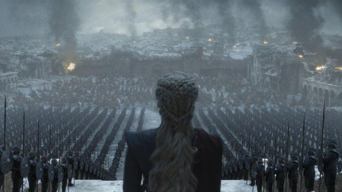 Emilia Clarke, como Daenerys, en el último episodio de Juego de tronos.-HBO