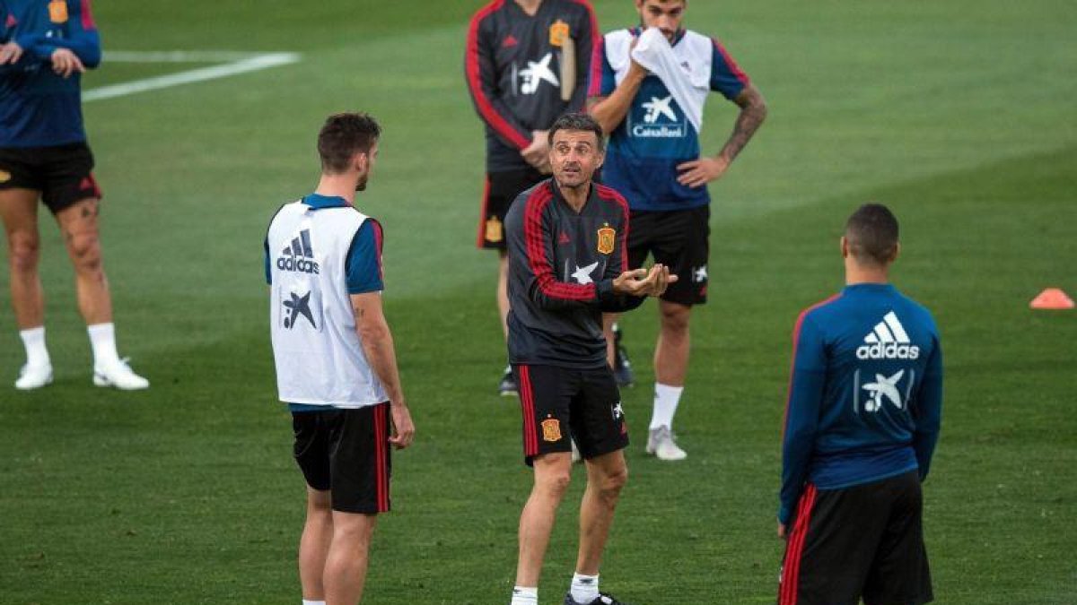 Luis Enrique Martínez dirigiendo un entrenamiento de la selección española.-EFE