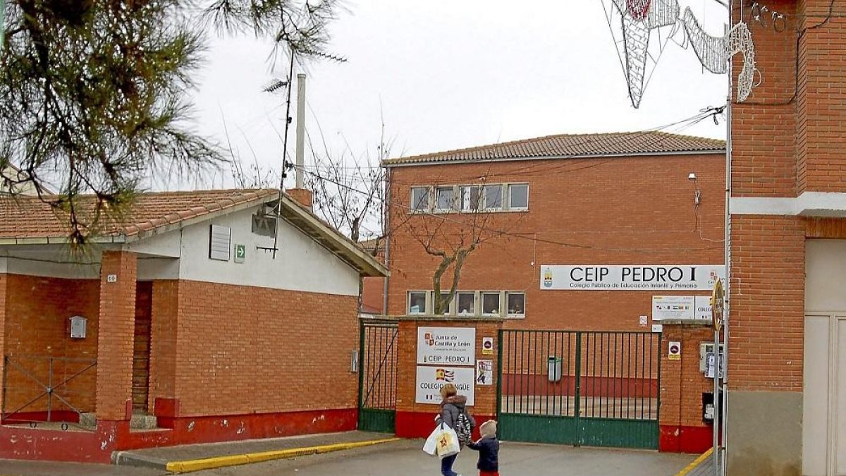 Entrada del Colegio de Educación Infantil y Primaria Pedro I de Tordesillas.-SGC