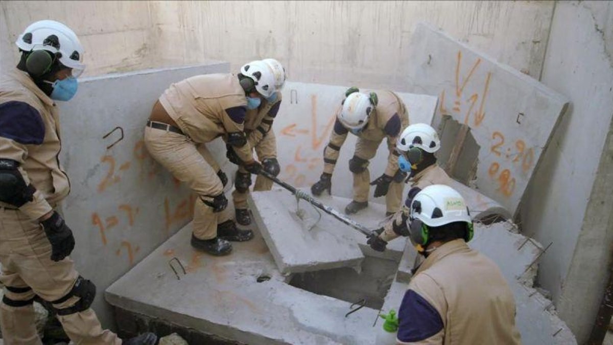 Imagen extraída de 'White Helmets', producido por Netflix y nominado a mejor corto documental.-AP